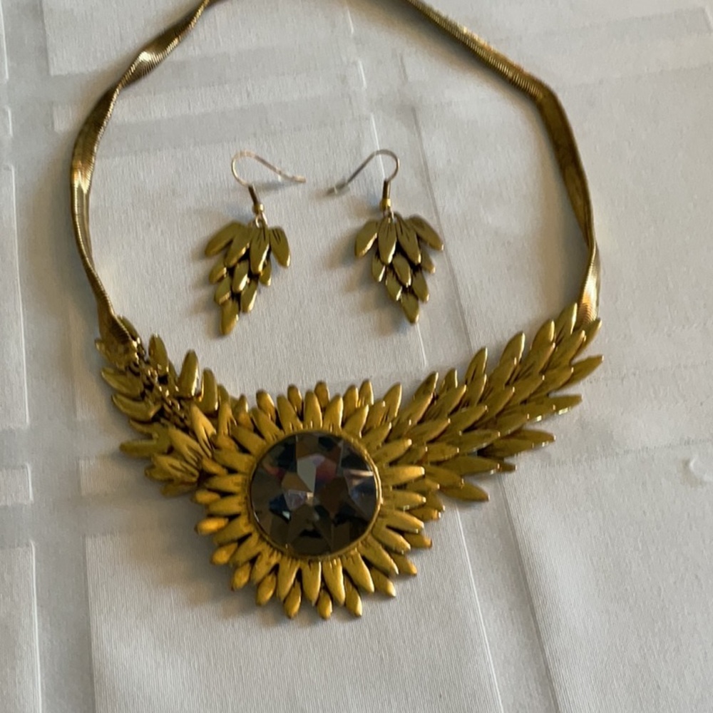 Kirks Folly matching necklace and earrings